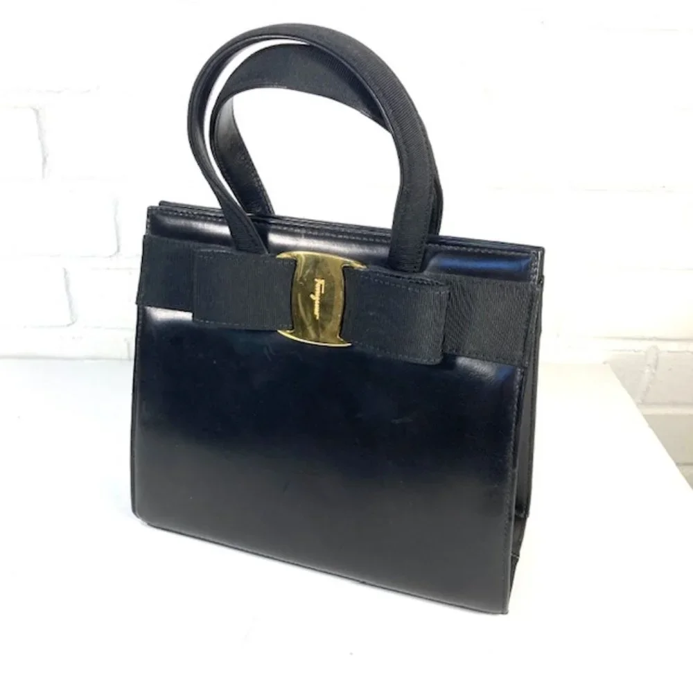 Vintage 1970s/80s Salvatore Ferragamo bow bag made of glove hand top leather - Picture 1 of 10